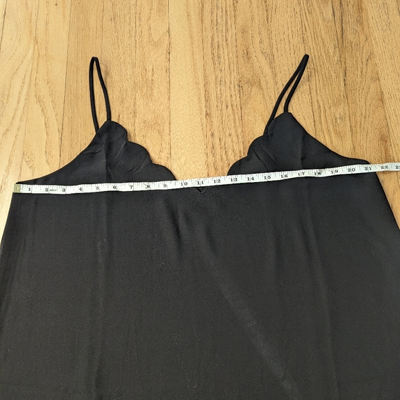 Scallop edge adjustable strap tank top 1x plus size - Picture 5 of 7